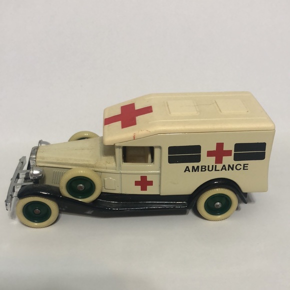AMBULANCE by LlEDO ENGLAND “DAYS GONE” - Picture 4 of 8